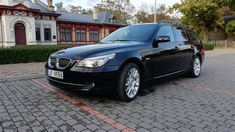 Degalų sąnaudų infografika: BMW E61 xDrive su dyzelinu ir dujomis mieste ir užmiestyje