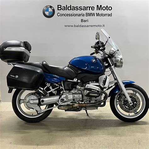 Vairuotojas ant BMW R 850 R motociklo