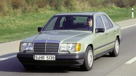 Mercedes-Benz W124 sedano nuotrauka