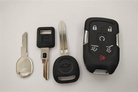 Automobilio raktelio pultelis su transponderio lustu