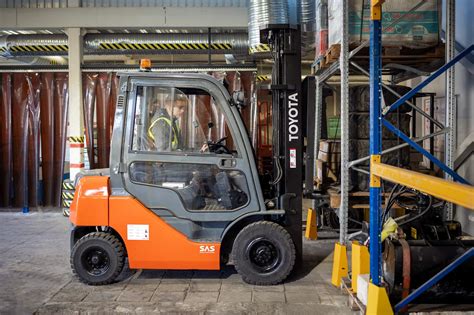 Ergonomiškai pritaikyta autokrautuvo kabina