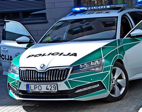Policijos mikroautobusas su specialiąja įranga, paruoštas darbui
