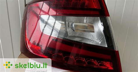 Teminis automobilio SKODA Octavia galinis žibintas esant tamsiam paros metui arba prastoms oro sąlygoms