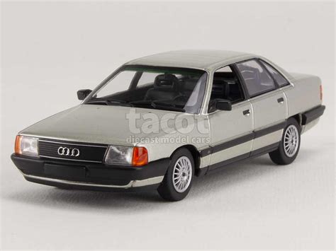 „Audi 100“ kemperio „Family“ nuotrauka
