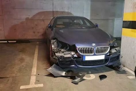Susidūrusio automobilio BMW nuotrauka