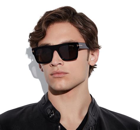 Tom Ford prekės ženklo logotipas, prabangūs aksesuarai