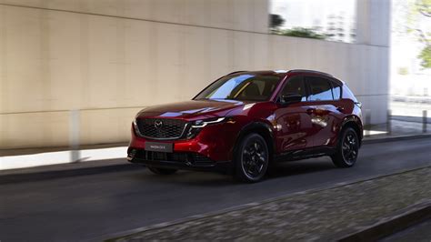 Teminis Mazda CX-5 automobilio nuotrauka kelyje