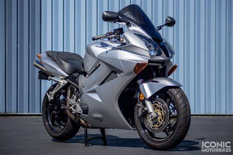 Honda VFR 800 galinės pakabos eskizas