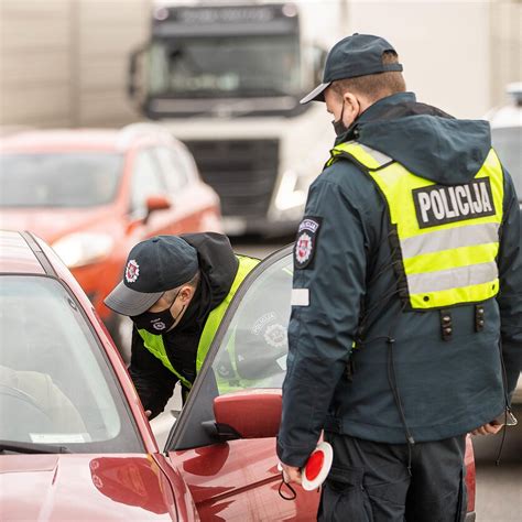 Policijos patikros punktas kelyje