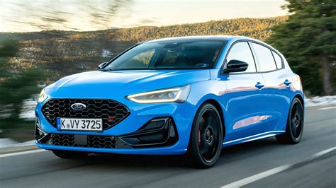 Ford Focus su išoriniais veidrodėliais