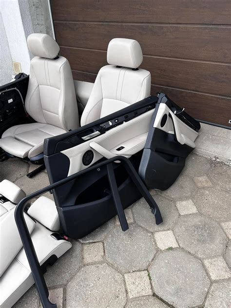 BMW X3 salonas su elektroninio stabdžio mygtuku