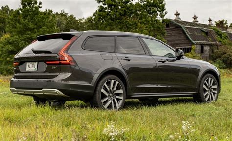 Volvo V90 Cross Country interjeras su multimedijos ekranu