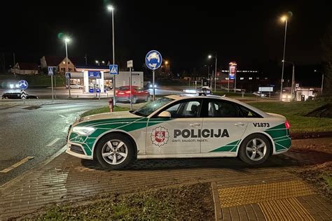Teminis paveikslėlis: neblaivus vairuotojas už vairo