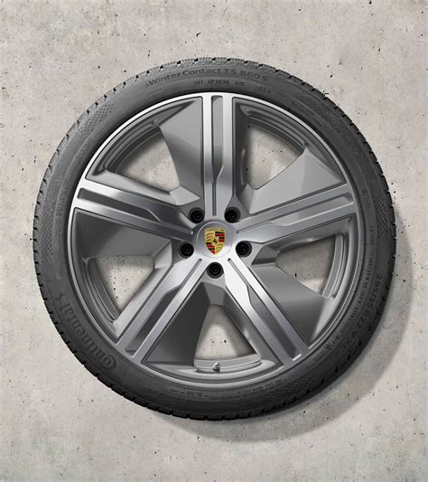Plieninių ratlankių dizaino palyginimas Opel ir Saab kontekste