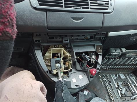 Peugeot 807 interjero nuotrauka su atverstomis sėdynėmis, demonstruojanti erdvumą