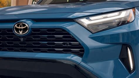Toyota RAV4 nuotrauka arba infografika, rodanti hibridinės sistemos veikimą