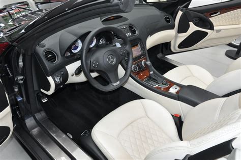 Mercedes-Benz SL Roadster designo Edition interjero nuotrauka su Porcelain / Black nappa odos sėdynėmis