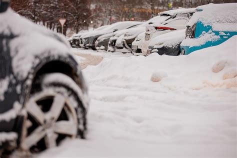 Žiemos metu užvedamas automobilis