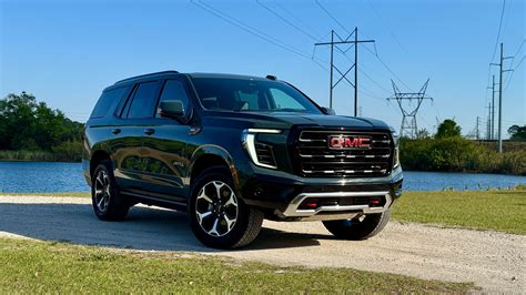 GMC Yukon visureigio interjero nuotrauka su erdvia salonu