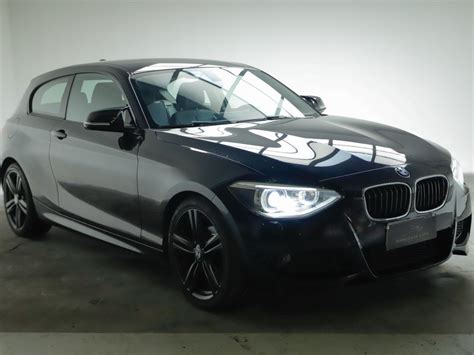 BMW 116i Sport Line automobilio nuotrauka su pabrėžtais dizaino elementais
