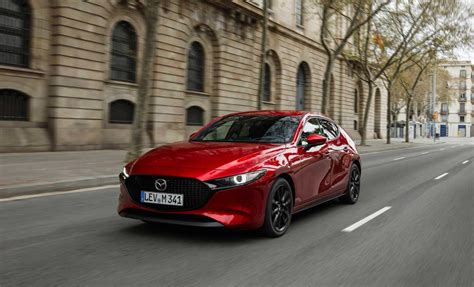 „Mazda3“ automobilis su „Skyactiv-X“ varikliu