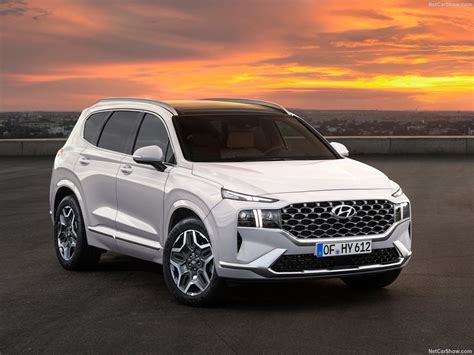 Hyundai Santa Fe automobilio nuotrauka iš galo