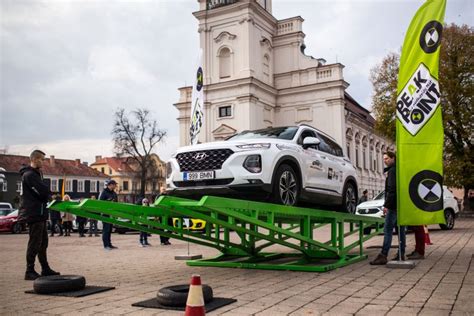 Visureigių pravažumo testas ant „Peak Point“ platformos