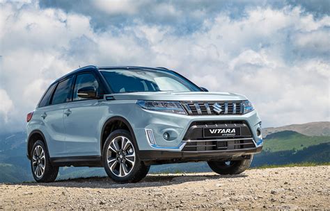 Suzuki Vitara Hybrid automobilio šoninis vaizdas