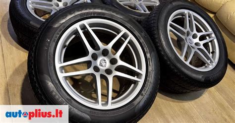 pavyzdys: Porsche Macan su skirtingų pločių ratlankiais