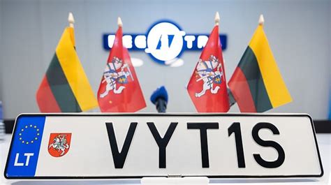 Lietuvos automobilių numerių evoliucijos infografika