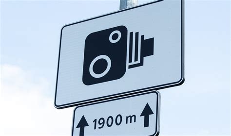 Greičio matuoklis su rodykle raudonoje zonoje
