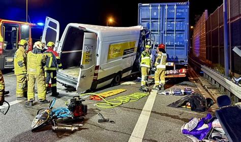Avarijos vietos schema, kaip mikroautobusas susidūrė su sunkvežimiu