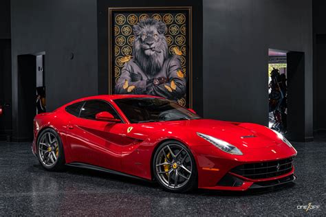 Infografika: Lamborghini Aventador LP700 ir Ferrari F12 Berlinetta palyginimas