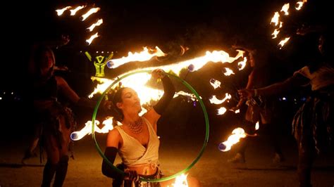 Nuotrauka su skirtingomis stovyklomis ir palapinėmis „Burning Man“ festivalyje.
