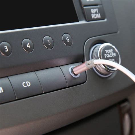 Connects2 USB/AUX adapteris automobilyje