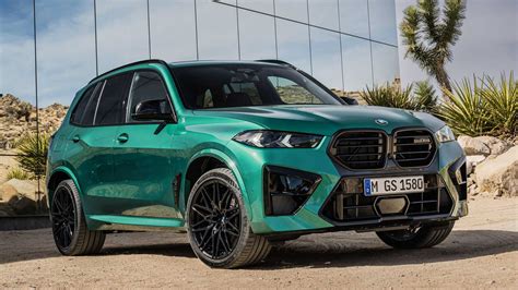 BMW X5 M Competition interjero su išlenktu ekranu