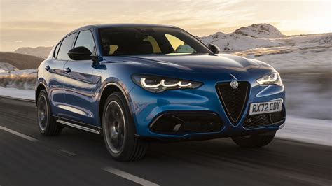 Alfa Romeo Giulia ir Stelvio - modernūs saugumo ir greičio pavyzdžiai