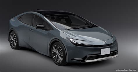 Infografika, lyginanti standartinio ir plug-in Prius kuro sąnaudas