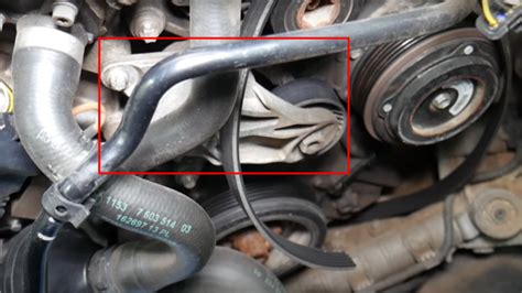 mechaniko tikrinantis diržo įtempimą