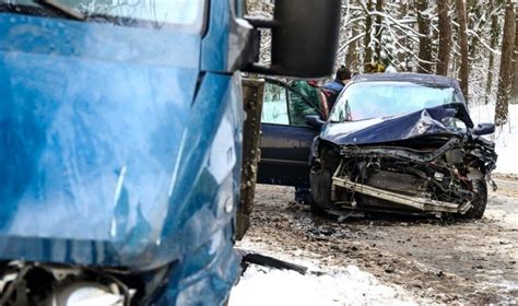 Avarijos scheminis pavaizdavimas su keturiais automobiliais