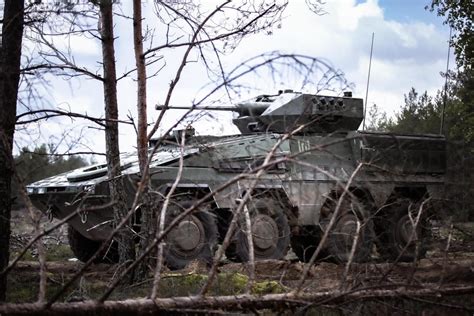NATO STRYKER kovos mašinos po avarijos Prienų rajone