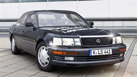 Lexus LS 400 modelio reklama