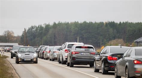 Grafikas, iliustruojantis automobilio standumo ir greičio priklausomybę