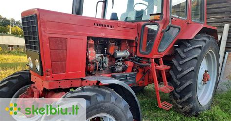 MTZ traktorius lauke