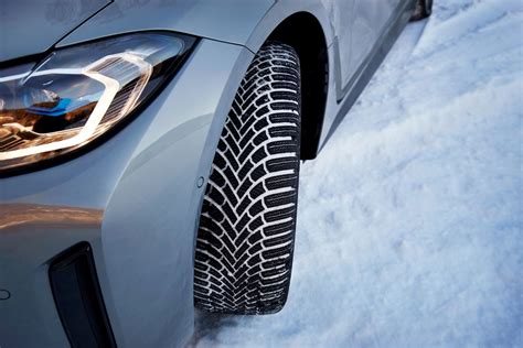 Tematinė nuotrauka: automobilių ratai ir padangos