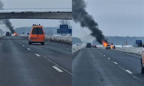 Teminis automobilis, įstrigęs pusnyje kaimo kelyje