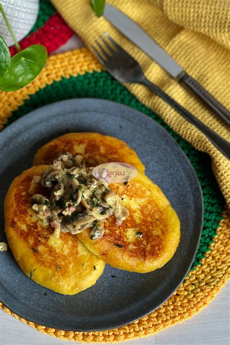 Kulinarinė nuotrauka: gardūs blynai su baklažanais