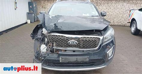 Nuotrauka su įvairiomis naudotomis automobilio dalimis iš Ričardo dalys