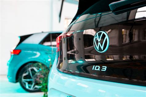 Volkswagen logotipo raida per metus