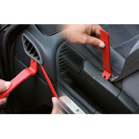 Plastikinių dalių išdėstymas automobilyje
